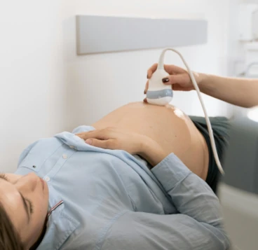 Il Dottore [Nome Cognome] esegue una diagnostica specialistica