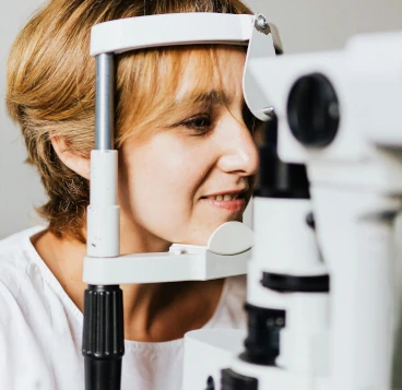 Il Dottore [Nome Cognome] esegue una visita specialistica